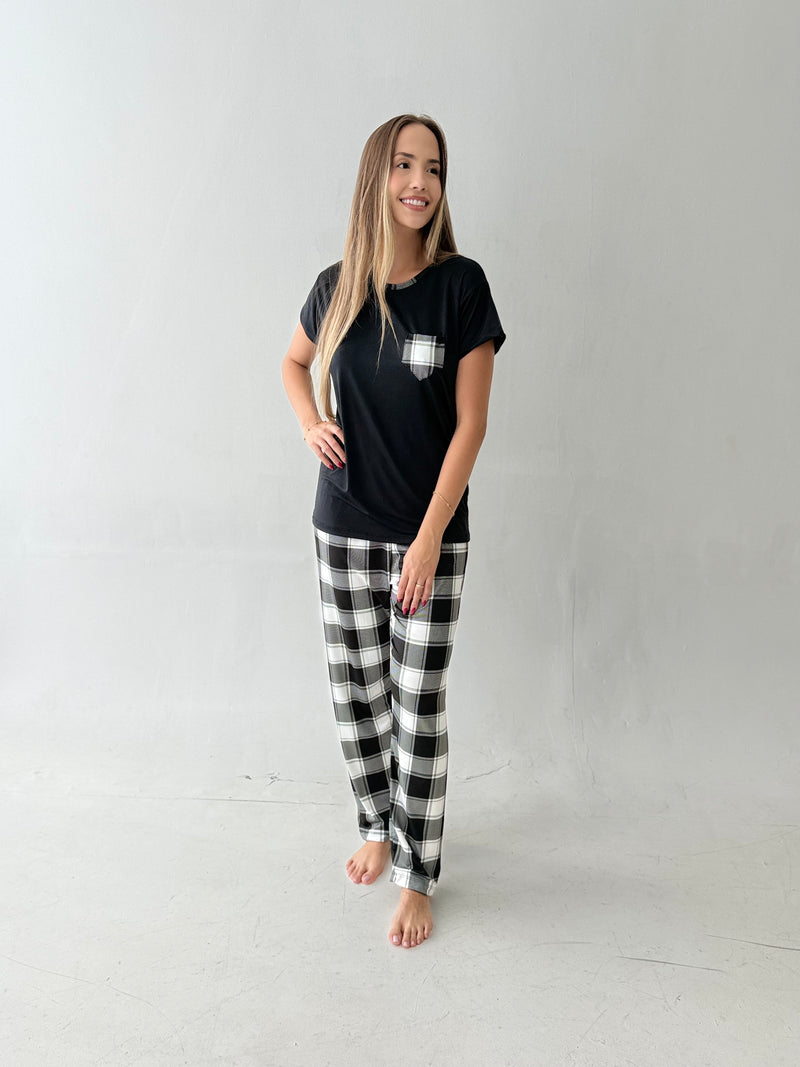 Pijama Longo com Manga Curta Feminino - Xadrez Preto com Branco