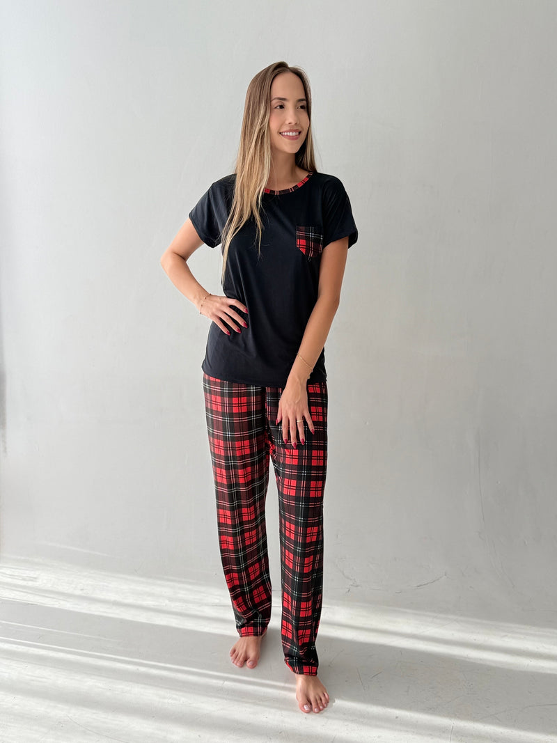 Pijama Longo com Manga Curta Feminino - Xadrez Preto com Vermelho