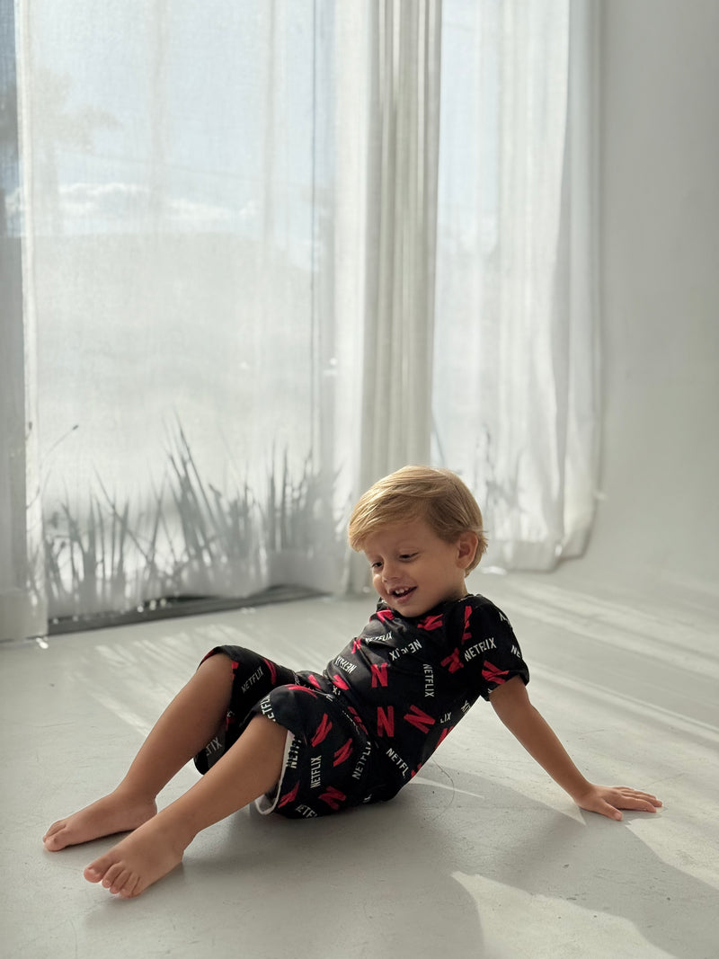 Kit Família - Pijama Estampa Netflix Preto